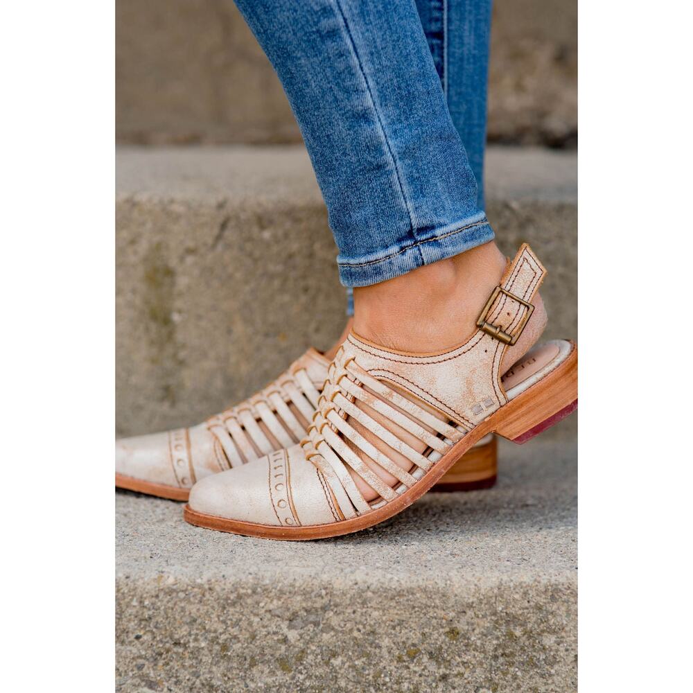 BedStu Kennya Strappy Sandal In White Women's Size 7